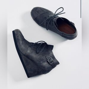 Maurice’s Black Women's Cheri lace up Wedge Ankle Boots, size 9